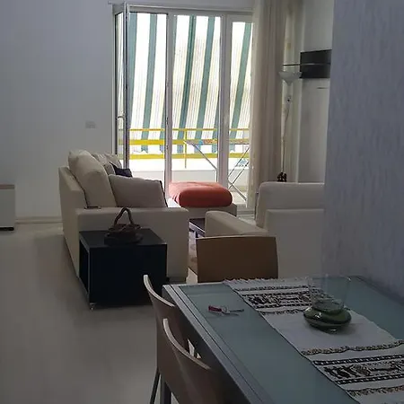 Alex's Lake Area Daire Tiran